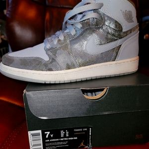 Womens Size 7Y Air Jordan Retro High BG